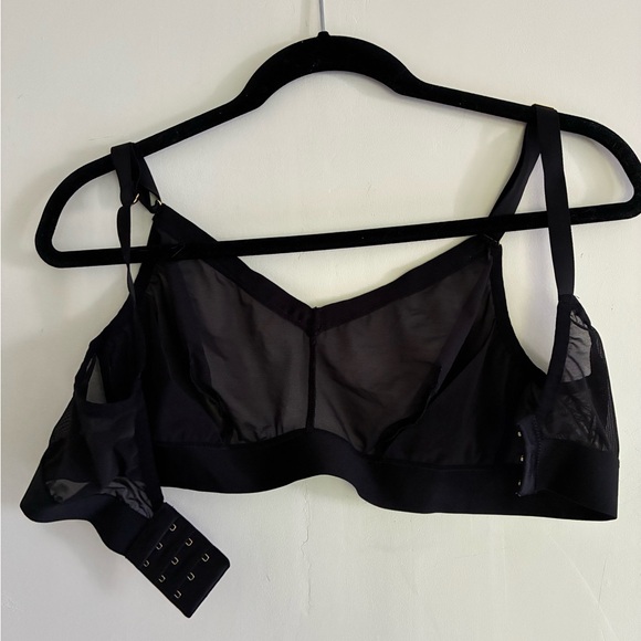 Harper Wilde ComfortMesh™ Triangle
Soft Sheer Bralette XL - Picture 7 of 13
